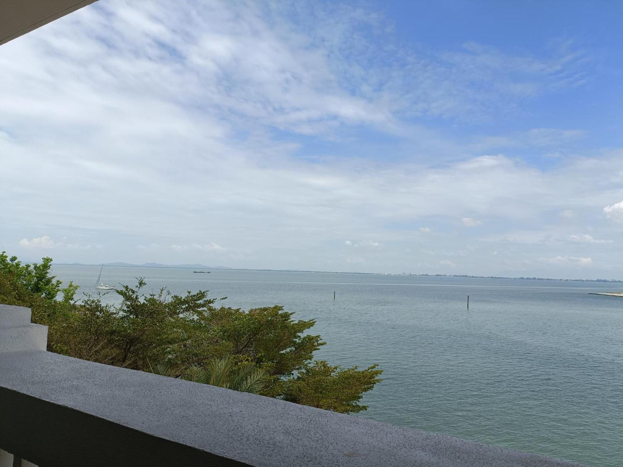 Straits Quay Marina Suites Penang By Aurorahomes Bagan Jermal Kültér fotó