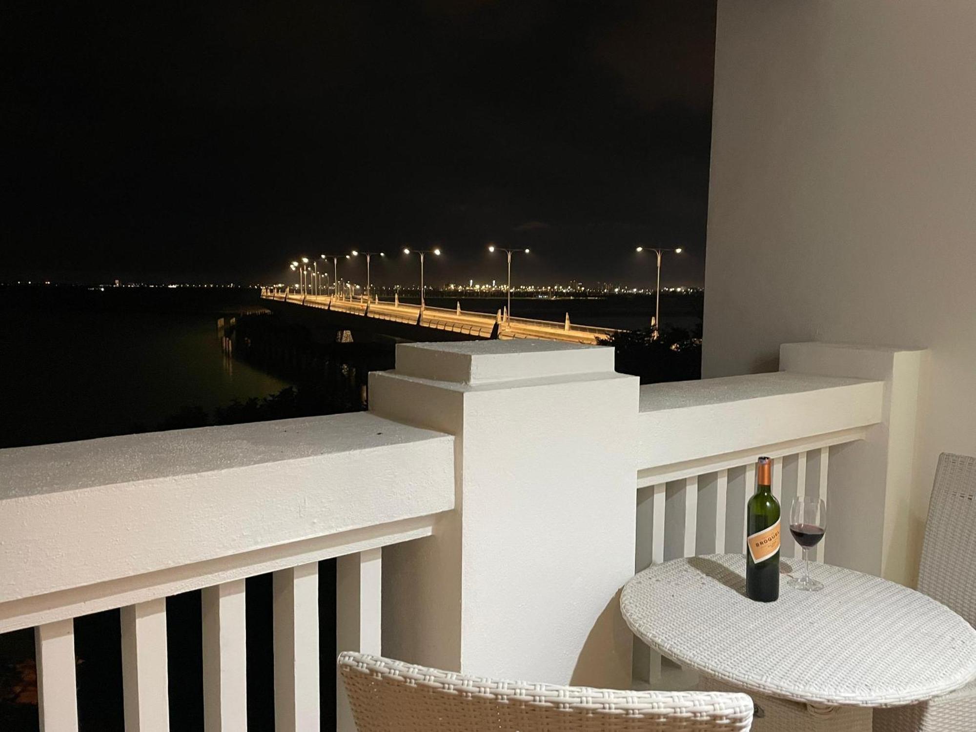 Straits Quay Marina Suites Penang By Aurorahomes Bagan Jermal Kültér fotó